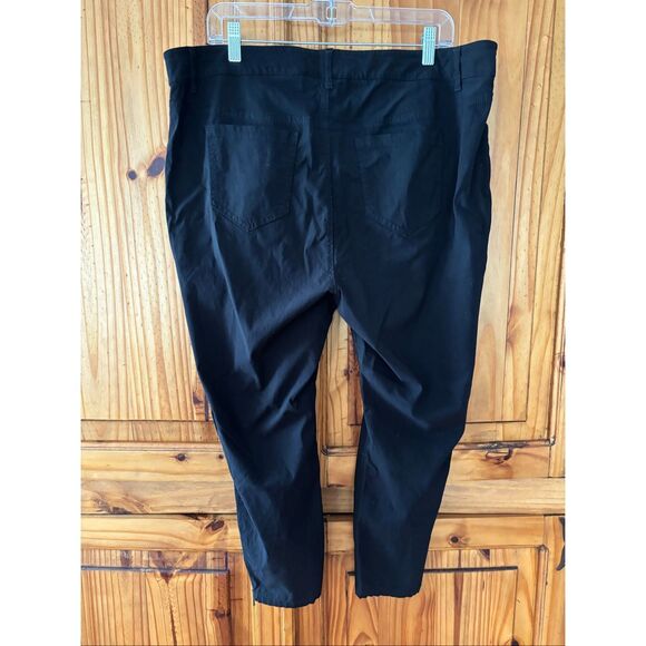 Torrid Multi Zip Capri Pants - Picture 4 of 5